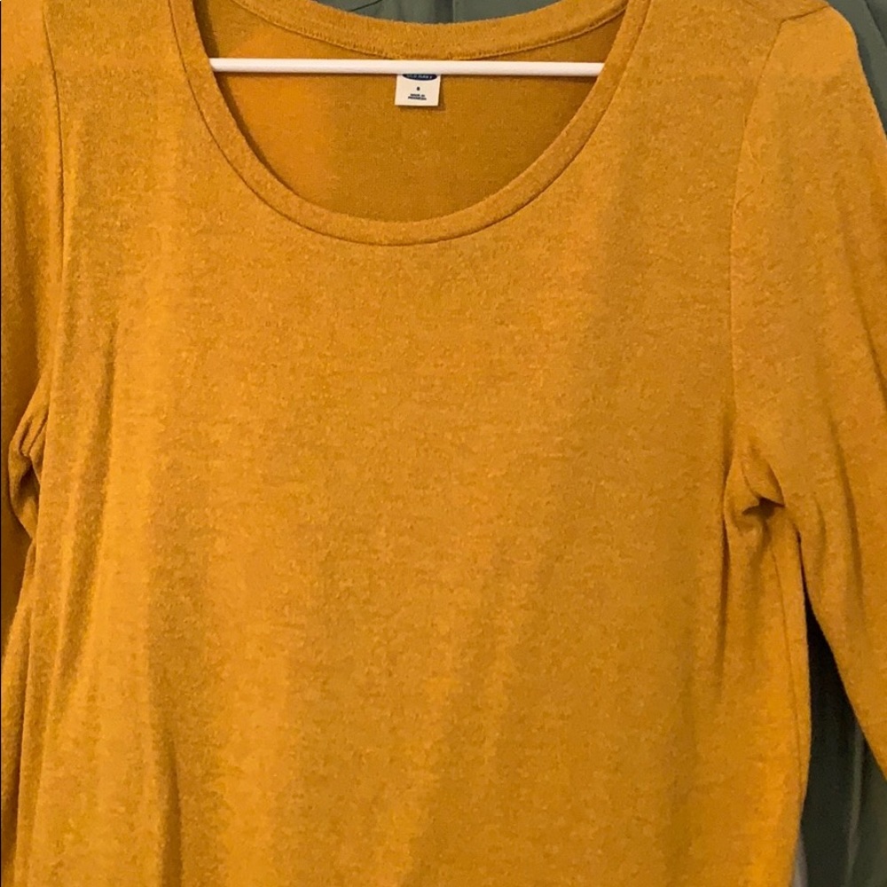 Old navy top size S perfect for leggings